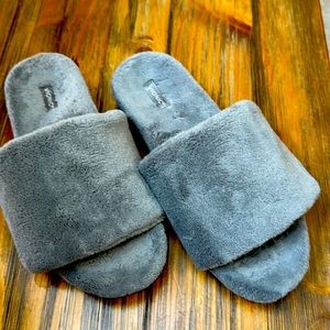 Vionic Slip on house slippers